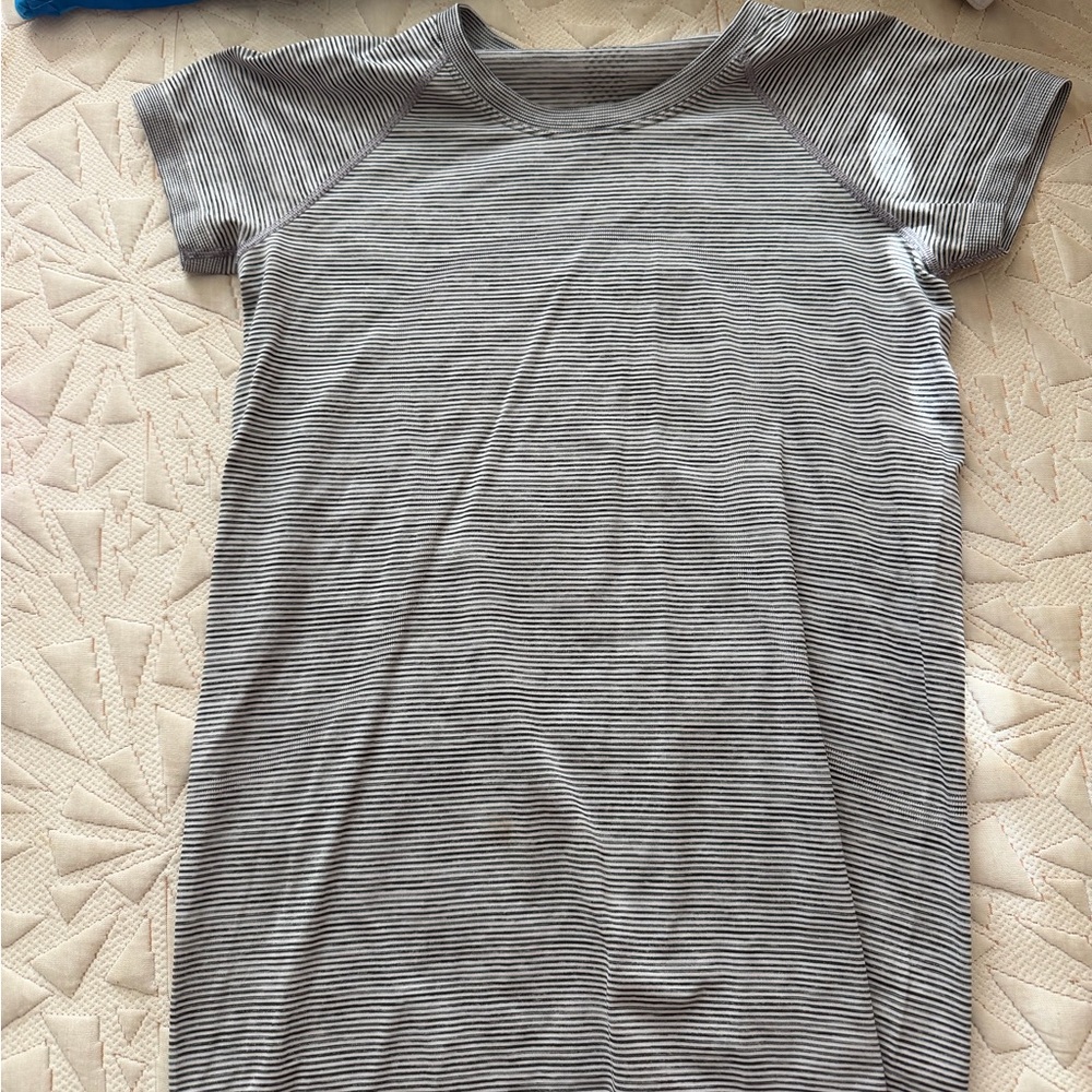 Lululemon swiftly top